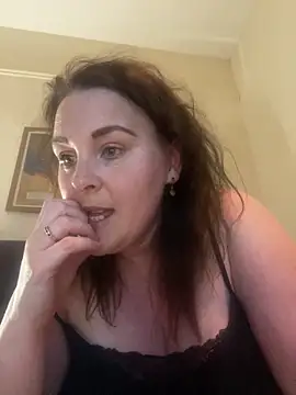 Snapshot of laceygreen chatting on June 12, 10:40 pm laceygreen online show from June 12, 10:40 pm