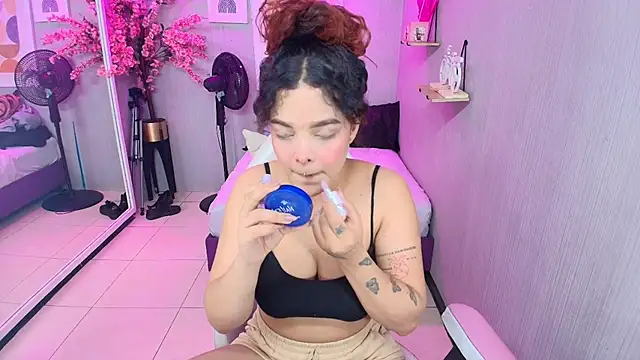 Maggy t18 online show from May 16, 3:38 am