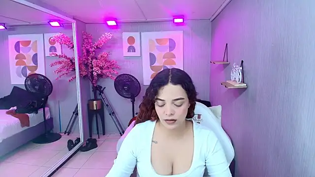 Maggy t18 online show from April 12, 3:32 am