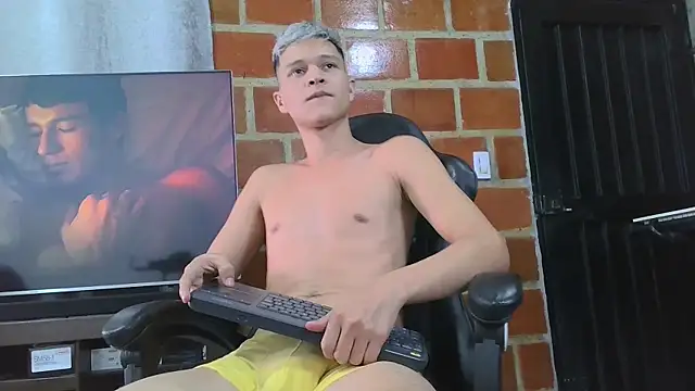 Twinkcock22 online show from March 2, 5:08 am