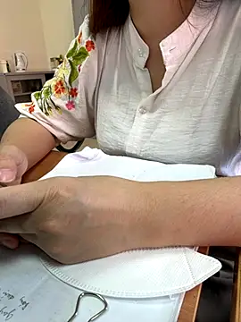 Snapshot of PhuongNhi21 chatting on October 3, 1:42 am PhuongNhi21 online show from October 3, 1:42 am