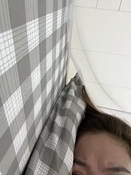 PhuongNhi21 online show from October 21, 12:00 am