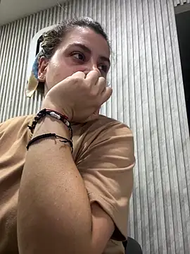 Snapshot of megvibes chatting on October 30, 1:04 am megvibes online show from October 30, 1:04 am