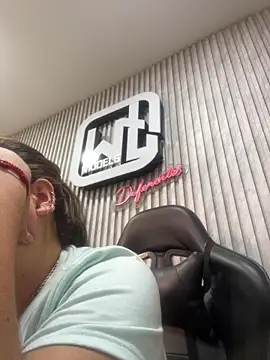 Snapshot of megvibes chatting on November 10, 1:38 pm megvibes online show from November 10, 1:38 pm