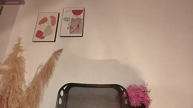 Snapshot of Dulceboobs1 chatting on November 29, 1:33 pm Dulceboobs1 online show from November 29, 1:33 pm