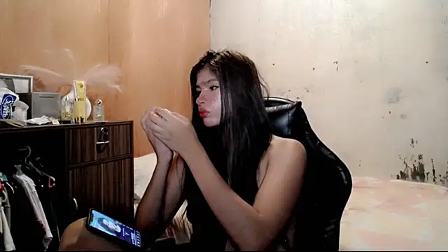 Cutierhyxx online show from May 11, 4:04 pm