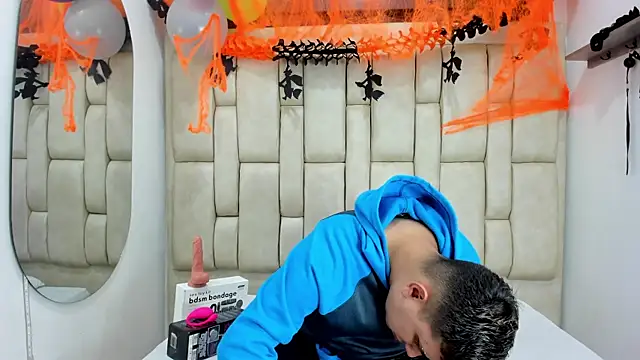 DavilANDkevin2 online show from October 26, 3:18 am