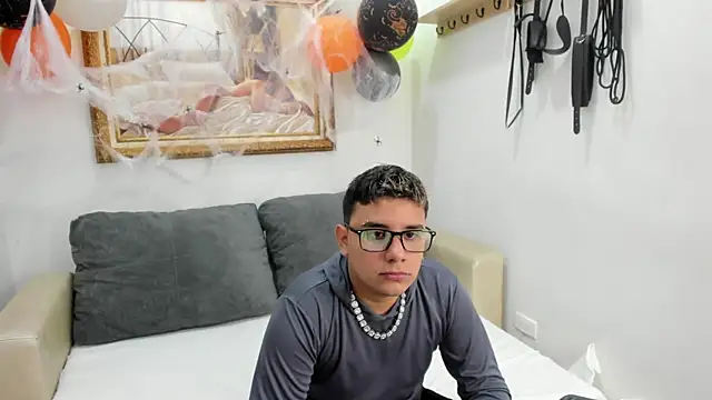 DavilANDkevin2 online show from October 25, 2:44 am