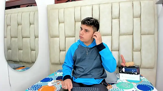 DavilANDkevin2 online show from November 18, 2:38 am