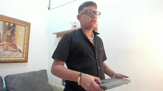 DavilANDkevin2 online show from October 18, 2:13 am