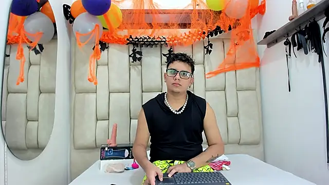 DavilANDkevin2 online show from October 28, 2:34 am