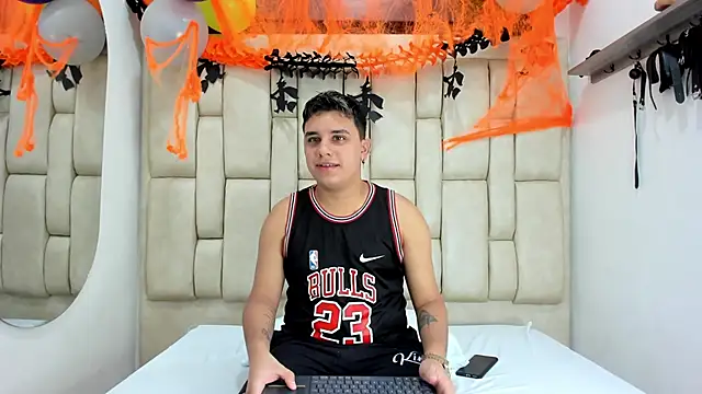 DavilANDkevin2 online show from October 29, 2:54 am