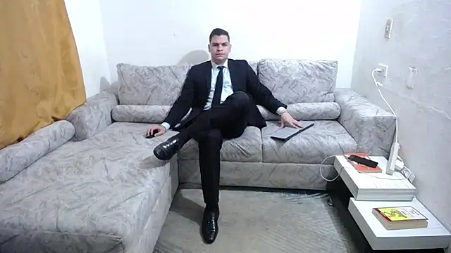 Victor Maitland online show from November 12, 8:01 pm