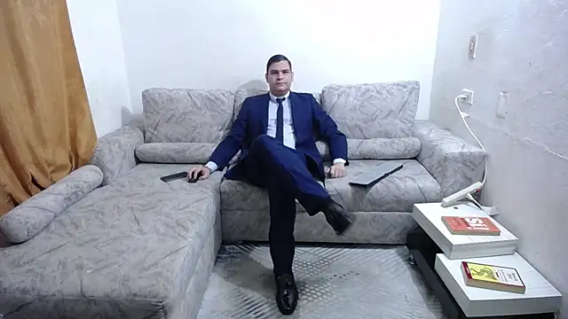 Victor Maitland online show from June 10, 9:05 pm