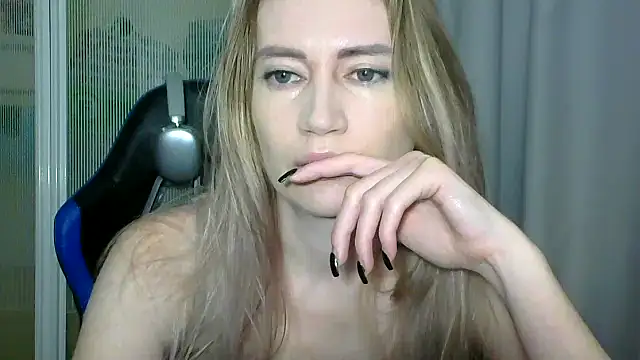 JessFoxxx online show from November 2, 2:49 am