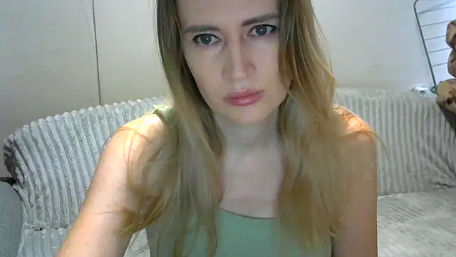 JessFoxxx online show from February 18, 4:10 am