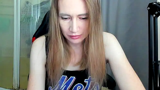 JessFoxxx online show from June 2, 2:22 am