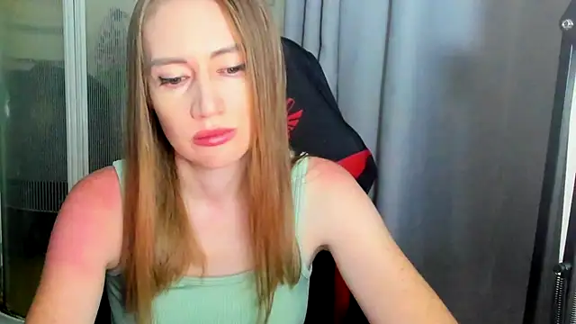 JessFoxxx online show from June 17, 3:06 am