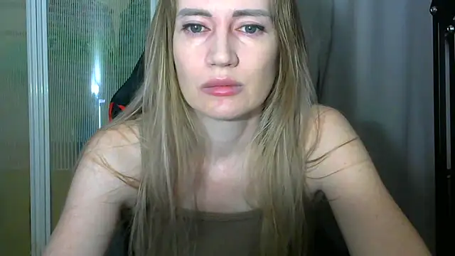 JessFoxxx online show from February 14, 3:18 am