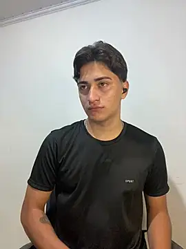 Tavinho067 online show from May 2, 6:46 pm