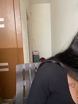 its ur flora online show from April 17, 8:00 pm