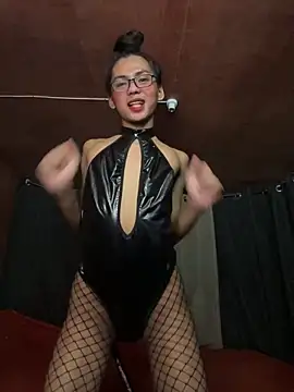 Snapshot of Ur_latinahotpaprika chatting on October 18, 6:32 pm Ur latinahotpaprika online show from October 18, 6:32 pm