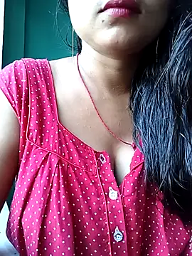 Snapshot of Desi_couple305 chatting on September 28, 1:34 am Desi couple305 online show from September 28, 1:34 am