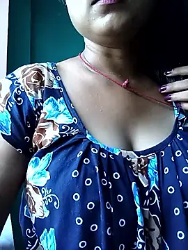 Snapshot of Desi_couple305 chatting on September 24, 2:40 am Desi couple305 online show from September 24, 2:40 am
