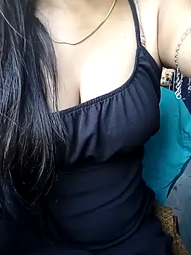 Snapshot of Desi_couple305 chatting on October 17, 2:04 am Desi couple305 online show from October 17, 2:04 am