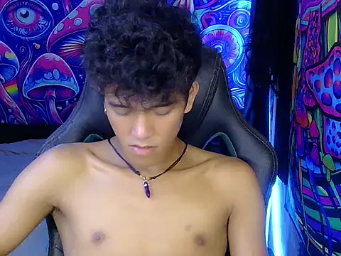Snapshot of kenbigcockxx chatting on June 6, 6:40 am kenbigcockxx online show from June 6, 6:40 am