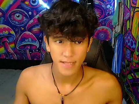 Snapshot of kenbigcockxx chatting on June 11, 7:00 pm kenbigcockxx online show from June 11, 7:00 pm