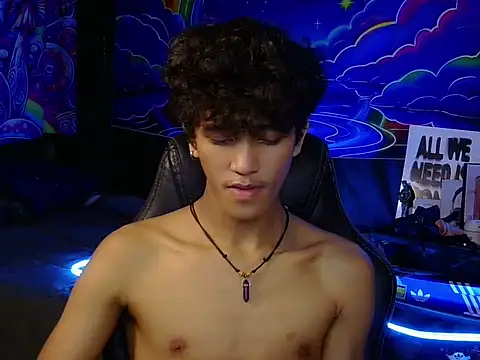Snapshot of kenbigcockxx chatting on July 9, 3:29 am kenbigcockxx online show from July 9, 3:29 am