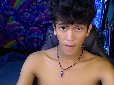 Snapshot of kenbigcockxx chatting on June 7, 5:18 pm kenbigcockxx online show from June 7, 5:18 pm