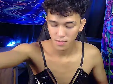 Snapshot of kenbigcockxx chatting on July 18, 6:33 am kenbigcockxx online show from July 18, 6:33 am