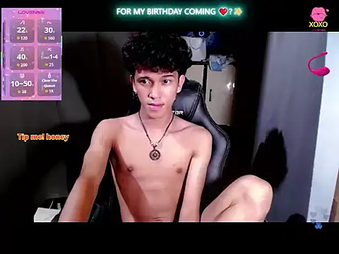 Snapshot of kenbigcockxx chatting on November 6, 5:39 pm kenbigcockxx online show from November 6, 5:39 pm