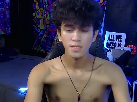 Snapshot of kenbigcockxx chatting on July 4, 6:53 am kenbigcockxx online show from July 4, 6:53 am