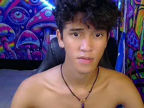 Snapshot of kenbigcockxx chatting on June 11, 3:47 am kenbigcockxx online show from June 11, 3:47 am