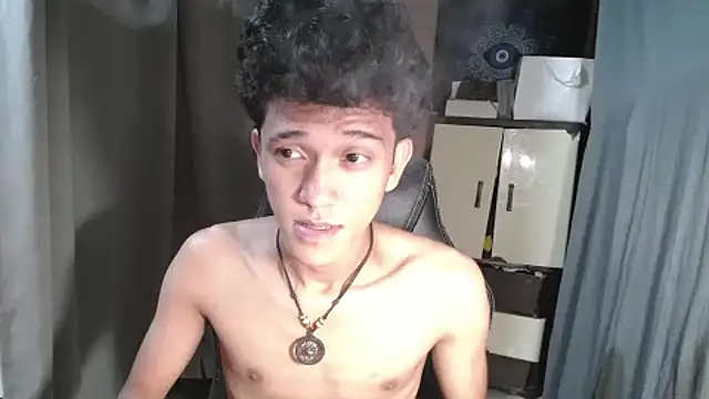 Snapshot of kenbigcockxx chatting on October 27, 5:58 pm kenbigcockxx online show from October 27, 5:58 pm