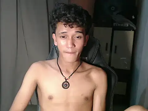 Snapshot of kenbigcockxx chatting on October 17, 11:56 am kenbigcockxx online show from October 17, 11:56 am