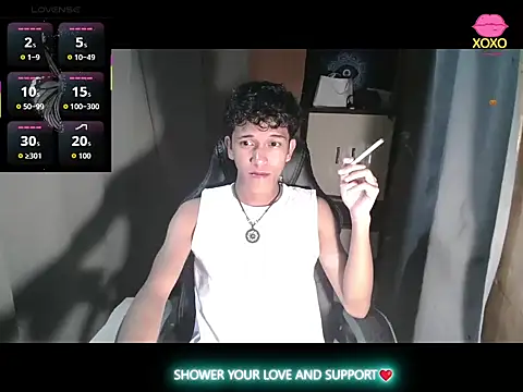 Snapshot of kenbigcockxx chatting on November 3, 2:42 pm kenbigcockxx online show from November 3, 2:42 pm