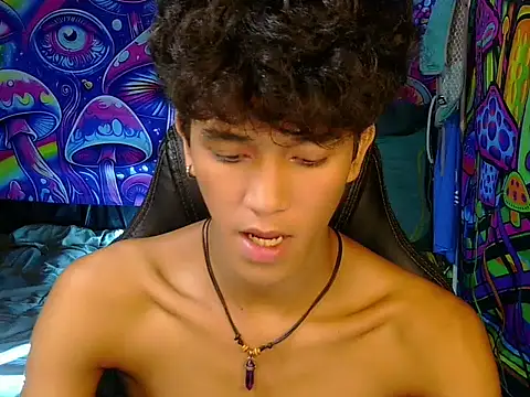 Snapshot of kenbigcockxx chatting on June 16, 3:23 pm kenbigcockxx online show from June 16, 3:23 pm