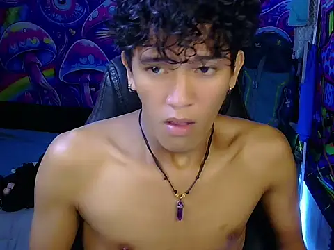 Snapshot of kenbigcockxx chatting on June 12, 1:53 pm kenbigcockxx online show from June 12, 1:53 pm