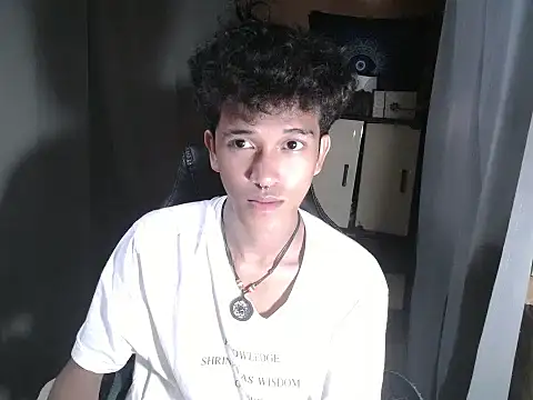 Snapshot of kenbigcockxx chatting on November 2, 10:20 am kenbigcockxx online show from November 2, 10:20 am