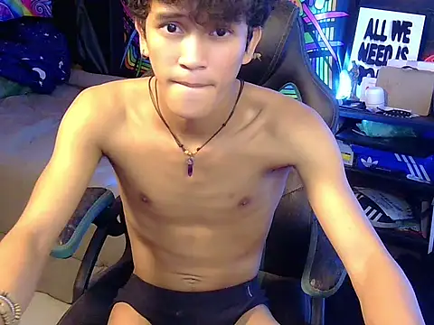 Snapshot of kenbigcockxx chatting on July 2, 3:23 am kenbigcockxx online show from July 2, 3:23 am