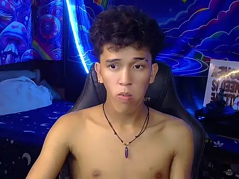 Snapshot of kenbigcockxx chatting on July 14, 7:46 am kenbigcockxx online show from July 14, 7:46 am