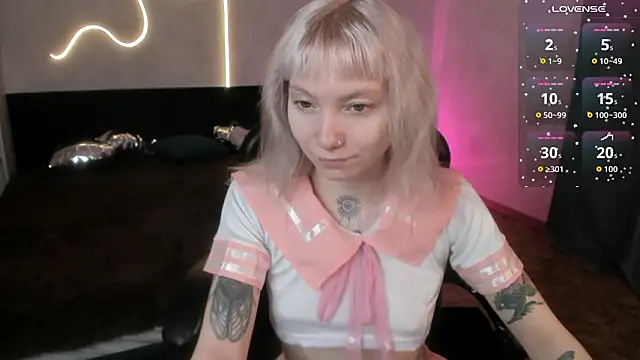 Snapshot of tattoo_art_baby chatting on March 20, 12:55 am tattoo art baby online show from March 20, 12:55 am