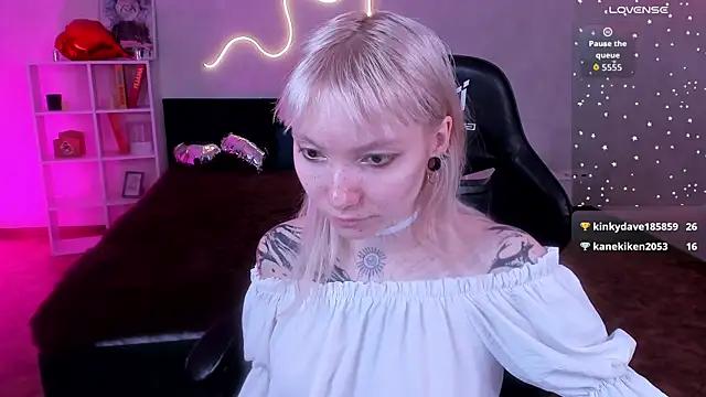 Snapshot of tattoo_art_baby chatting on April 1, 6:37 am tattoo art baby online show from April 1, 6:37 am