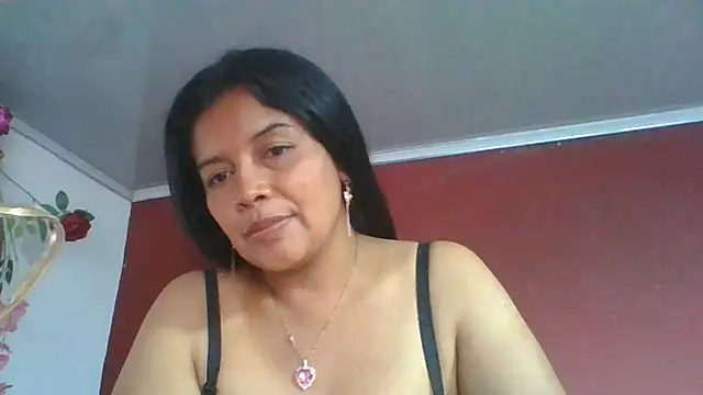 Snapshot of DianaOchoa_ chatting on June 24, 8:28 pm DianaOchoa online show from June 24, 8:28 pm