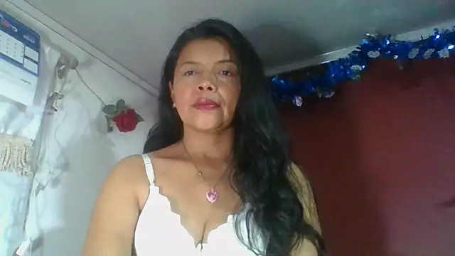Snapshot of DianaOchoa_ chatting on February 2, 8:35 am DianaOchoa online show from February 2, 8:35 am