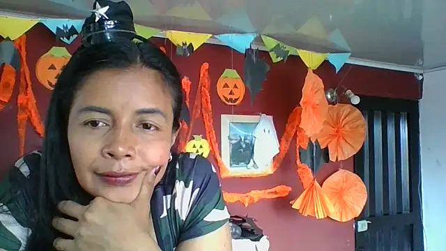 DianaOchoa  online show from October 30, 7:33 pm